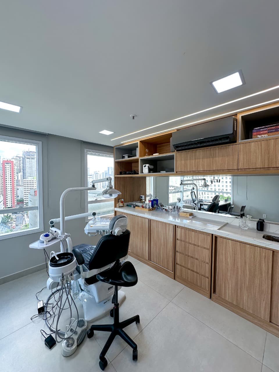 Ambiente do consultório da Dra. Ana Beatriz na Bela Vista, São Paulo — espaço moderno e acolhedor